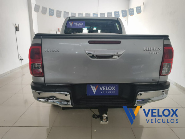 TOYOTA Hilux Caminhonete 2.8 16V SRV 4X4 DIESEL CABINE DUPLA AUTOMÁTICO