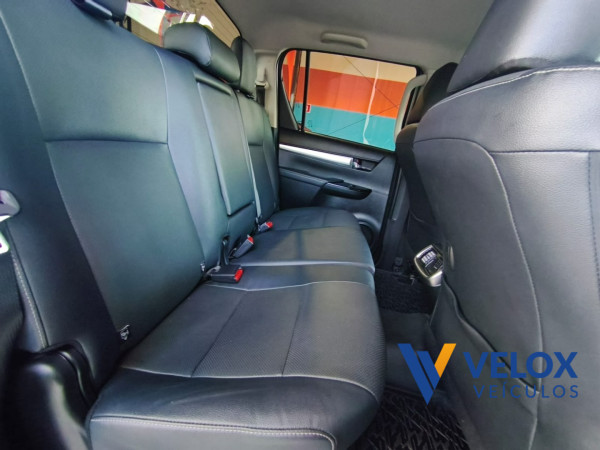 TOYOTA Hilux Caminhonete 2.8 16V SRX LIMITED 4X4 TURBO DIESEL CABINE DUPLA AUTOMÁTICO