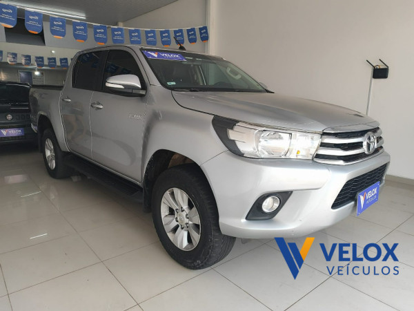 TOYOTA Hilux Caminhonete 2.8 16V SRV 4X4 DIESEL CABINE DUPLA AUTOMÁTICO