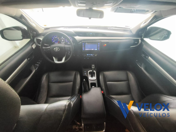 TOYOTA Hilux Caminhonete 2.8 16V SRV 4X4 DIESEL CABINE DUPLA AUTOMÁTICO