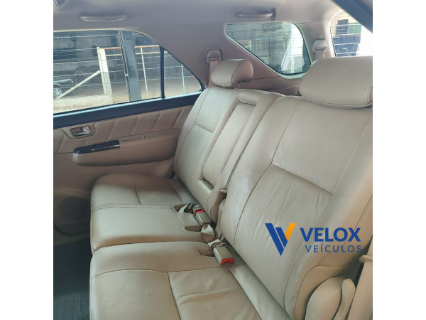 TOYOTA Hilux SW4 3.0 16V 4P SRV 4X4 TURBO DIESEL AUTOMÁTICO