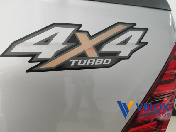 TOYOTA Hilux Caminhonete 2.8 16V SRV 4X4 DIESEL CABINE DUPLA AUTOMÁTICO