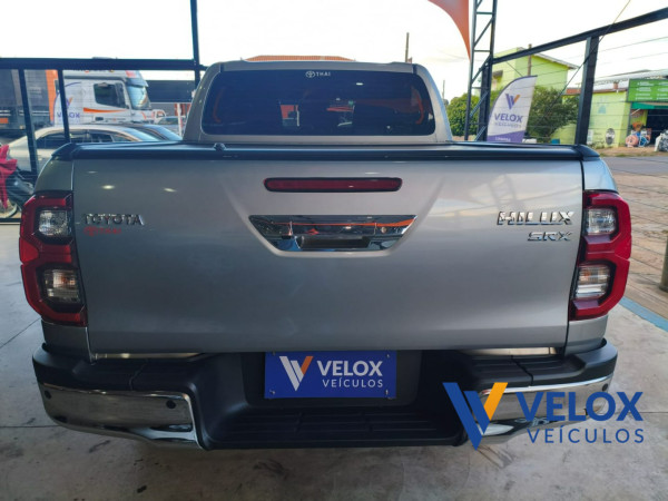 TOYOTA Hilux Caminhonete 2.8 16V SRX LIMITED 4X4 TURBO DIESEL CABINE DUPLA AUTOMÁTICO