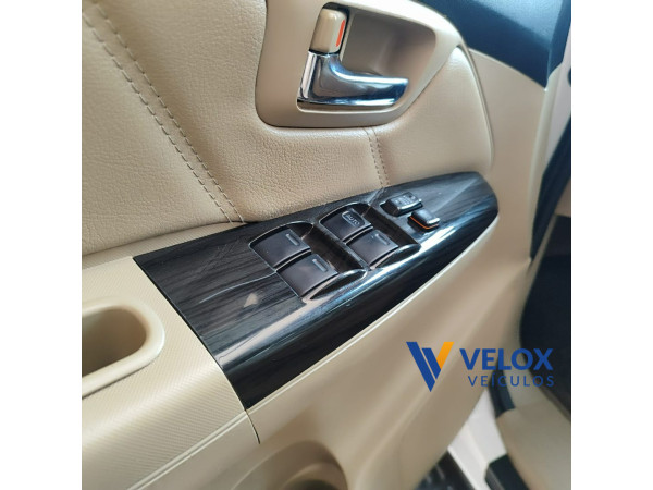 TOYOTA Hilux SW4 3.0 16V 4P SRV 4X4 TURBO DIESEL AUTOMÁTICO