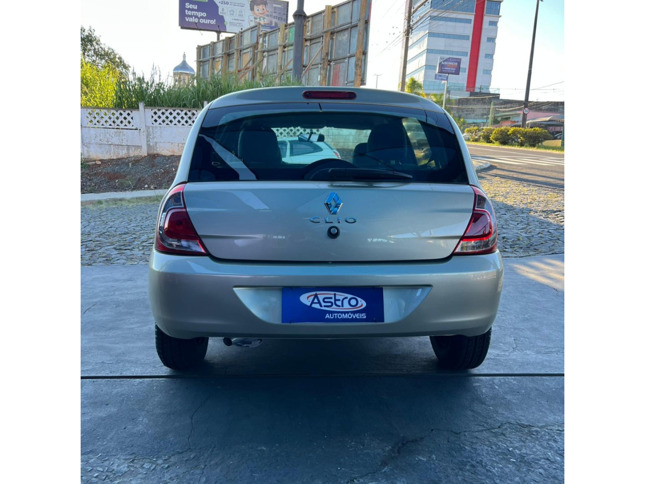 RENAULT Clio Hatch 1.0 16V 4P FLEX EXPRESSION