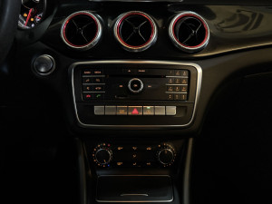 MERCEDES-BENZ CLA 180 1.6 16V 4P CGI TURBO 7G-TRONIC DCT AUTOMÁTICO