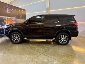 TOYOTA Hilux SW4 2.8 4P SRX 4X4 TURBO DIESEL AUTOMÁTICO