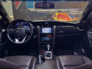 TOYOTA Hilux SW4 2.8 4P SRX 4X4 TURBO DIESEL AUTOMÁTICO