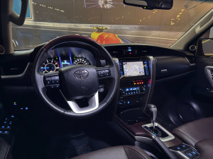 TOYOTA Hilux SW4 2.8 4P SRX 4X4 TURBO DIESEL AUTOMÁTICO