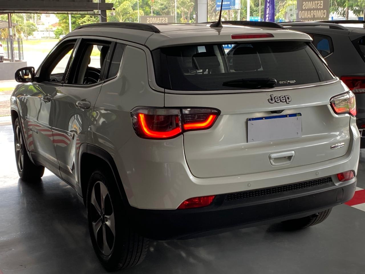 Compass 2.0 16V 4P LONGITUDE FLEX AUTOMÁTICO