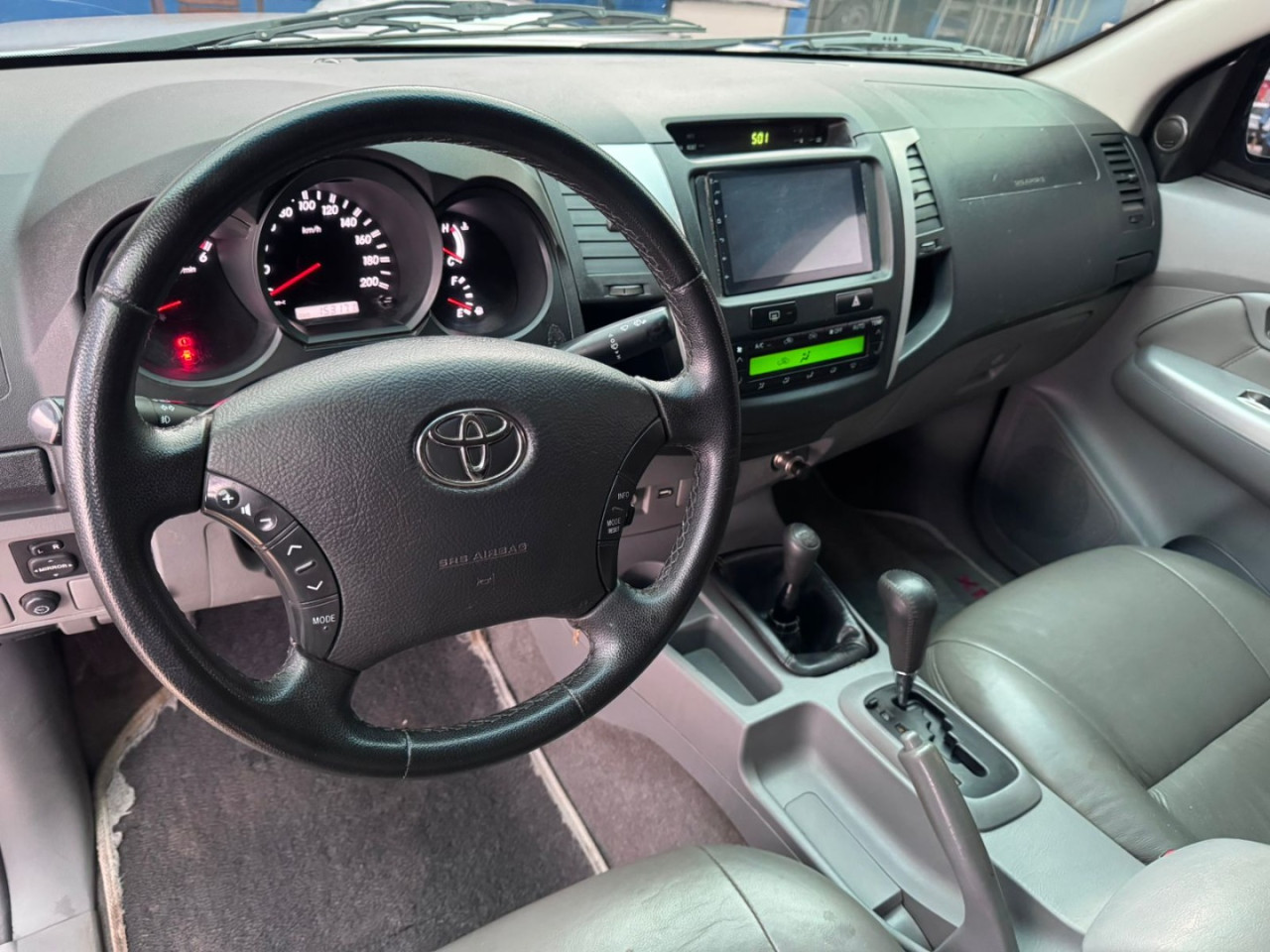TOYOTA Hilux Caminhonete 3.0 4P 4X4 SRV TURBO DIESEL CABINE DUPLA AUTOMÁTICO
