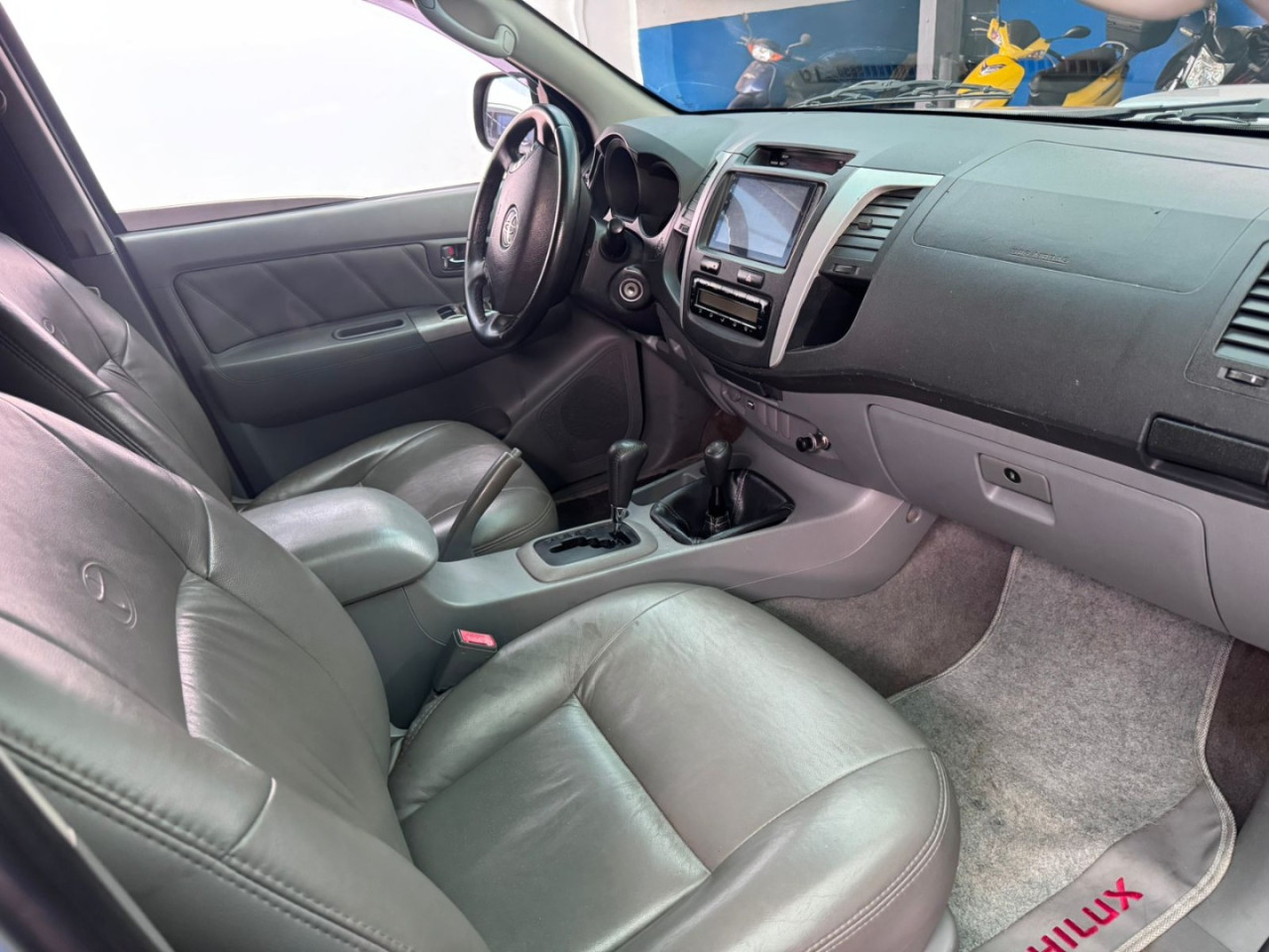 TOYOTA Hilux Caminhonete 3.0 4P 4X4 SRV TURBO DIESEL CABINE DUPLA AUTOMÁTICO