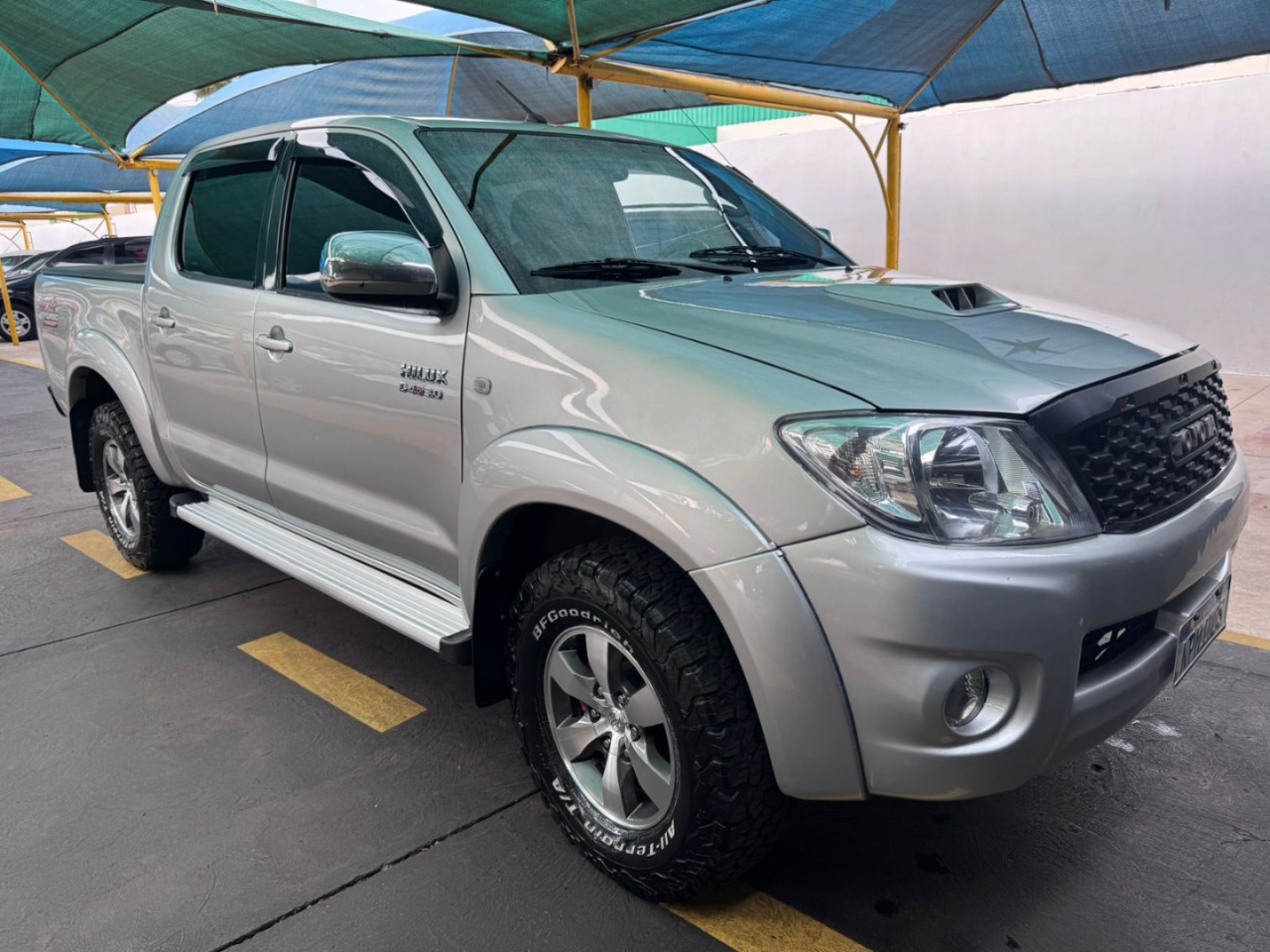 TOYOTA Hilux Caminhonete 3.0 4P 4X4 SRV TURBO DIESEL CABINE DUPLA AUTOMÁTICO