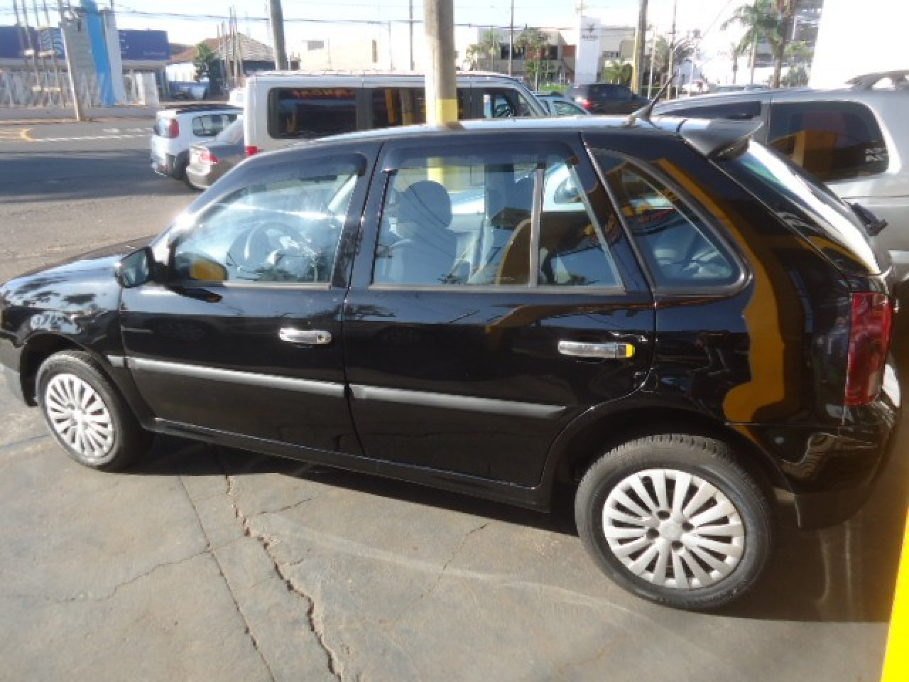 VOLKSWAGEN Gol 1.0 4P G4 FLEX