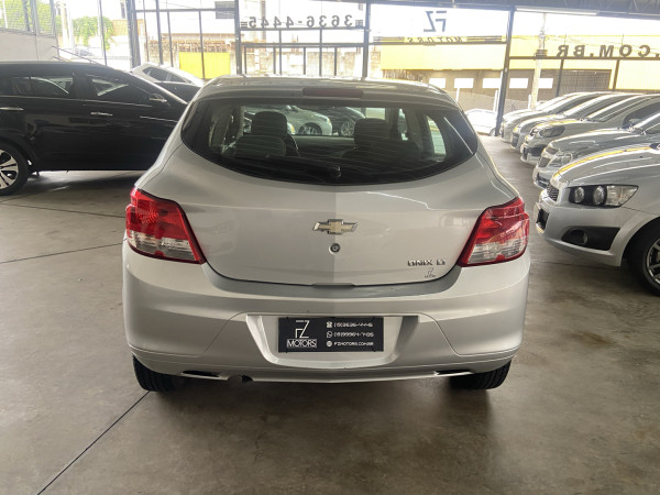 CHEVROLET Onix Hatch