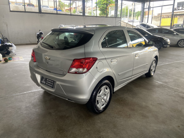 CHEVROLET Onix Hatch