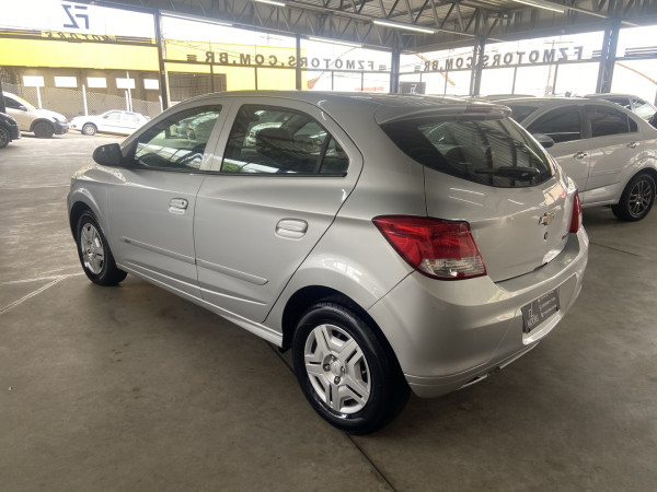 CHEVROLET Onix Hatch