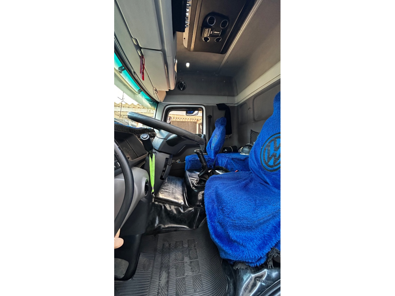 VOLKSWAGEN 24-280 CONSTELLATION 6x2