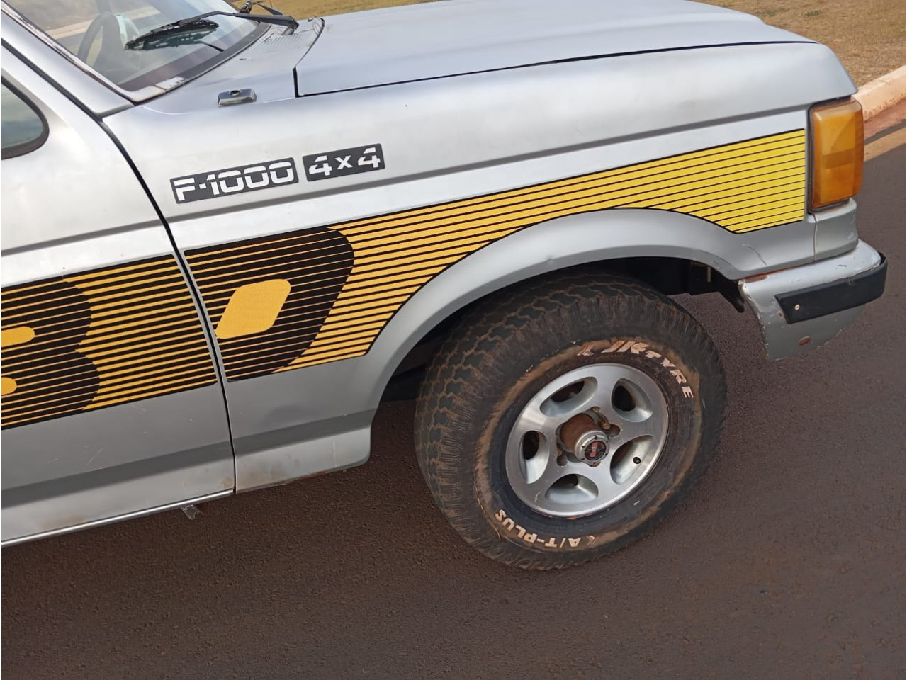 FORD F-1000 3.9 SUPER SERIE 4X4 CABINE SIMPLES TURBO DIESEL