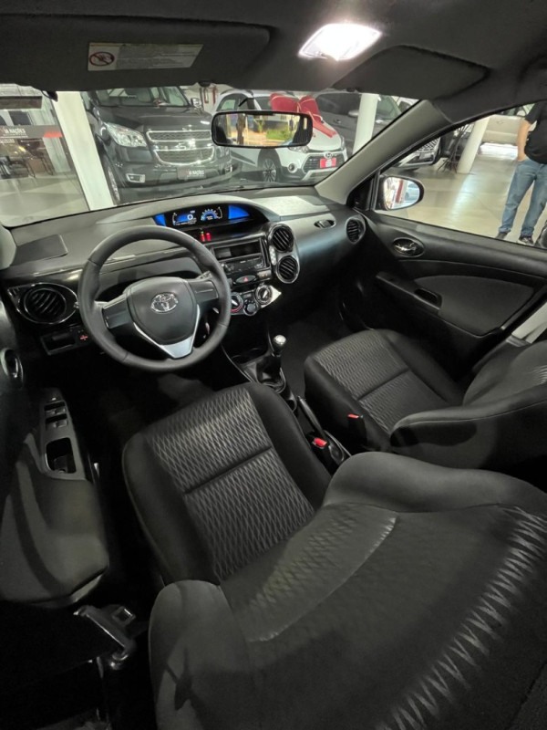 TOYOTA Etios Hatch 1.3 16V 4P FLEX X