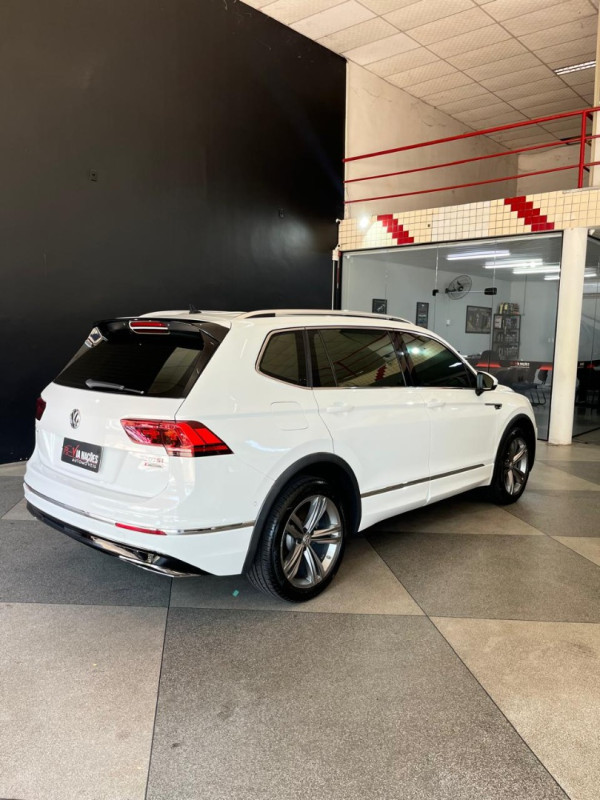 VOLKSWAGEN Tiguan 2.0 350 TSI TOTAL FLEX ALLSPACE R-LINE 4-MOTION TURBO AUTOMÁTICO DSG