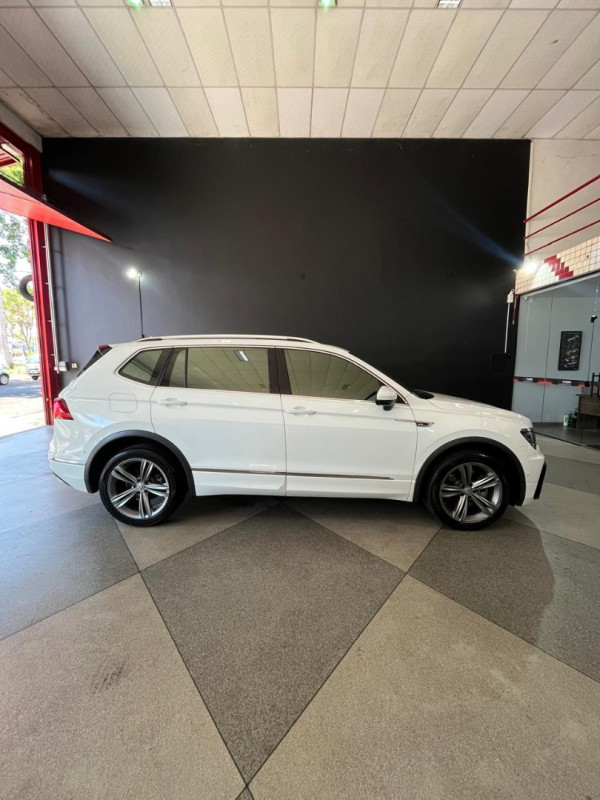 VOLKSWAGEN Tiguan 2.0 350 TSI TOTAL FLEX ALLSPACE R-LINE 4-MOTION TURBO AUTOMÁTICO DSG