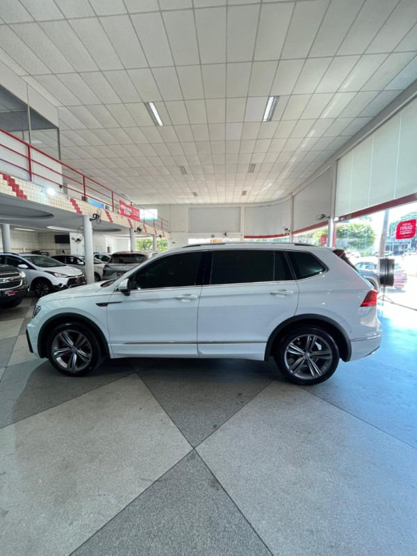 VOLKSWAGEN Tiguan 2.0 350 TSI TOTAL FLEX ALLSPACE R-LINE 4-MOTION TURBO AUTOMÁTICO DSG