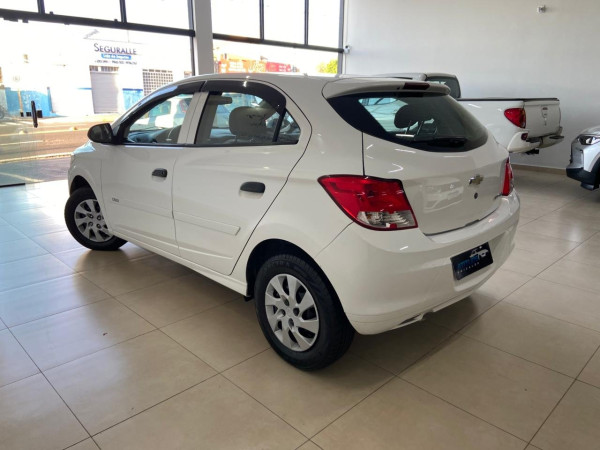 CHEVROLET Onix Hatch 1.0 4P FLEX LS