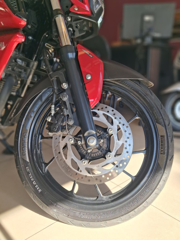 YAMAHA FZ 15 Fazer ABS