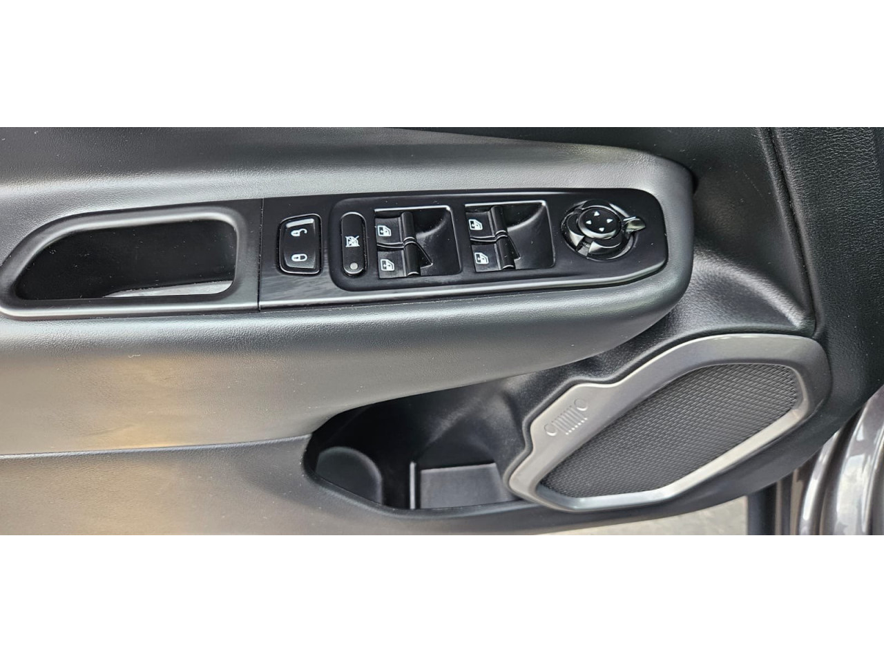 JEEP Renegade 1.3 16V 4P FLEX T270 LONGITUDE TURBO AUTOMÁTICO