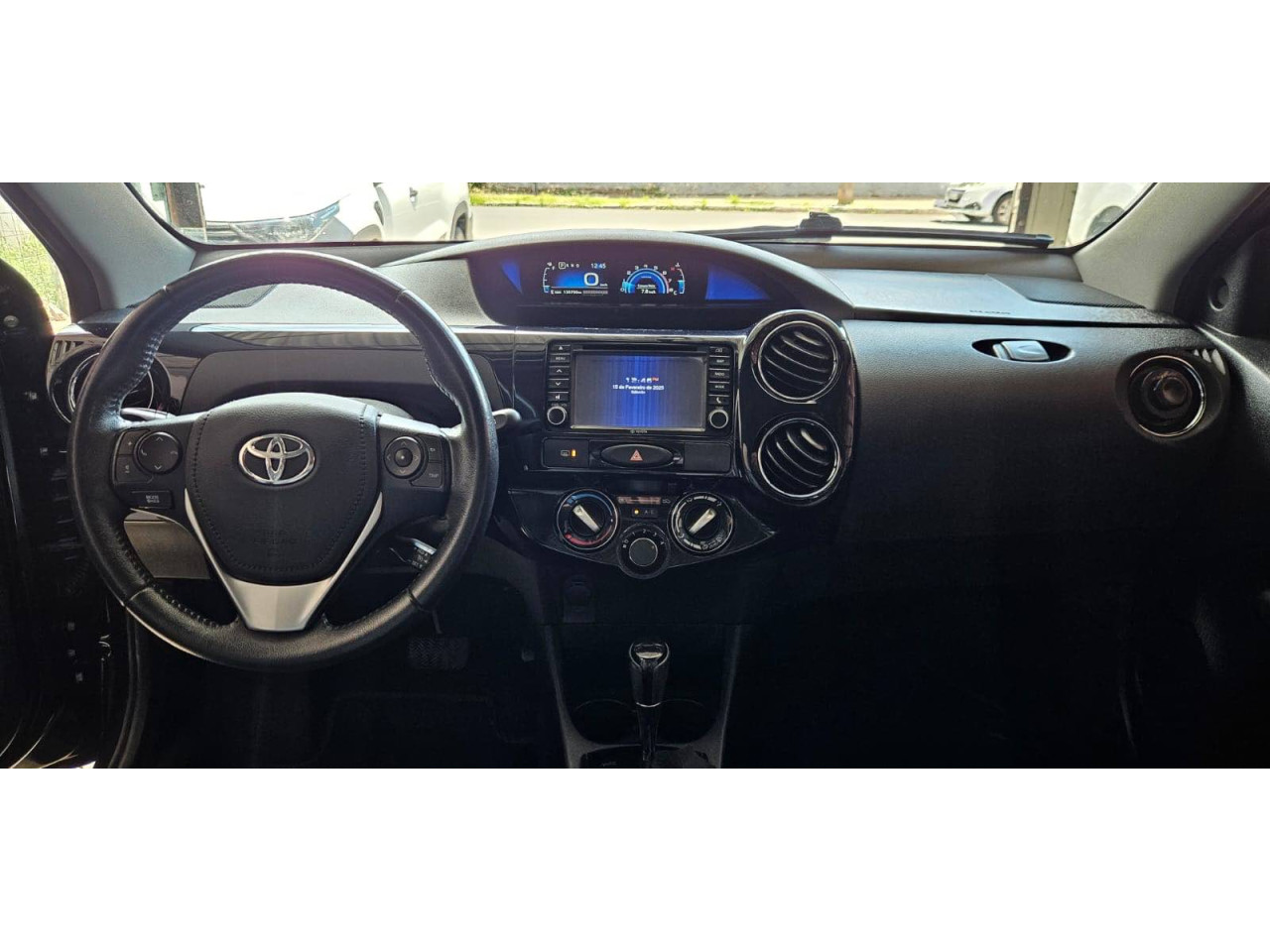 Etios Hatch 1.5 16V 4P FLEX PLATINUM AUTOMÁTICO
