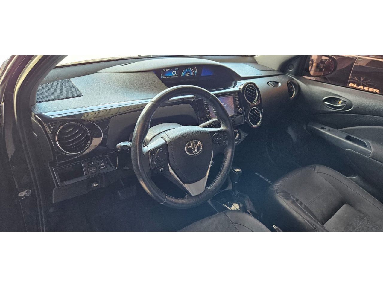 Etios Hatch 1.5 16V 4P FLEX PLATINUM AUTOMÁTICO