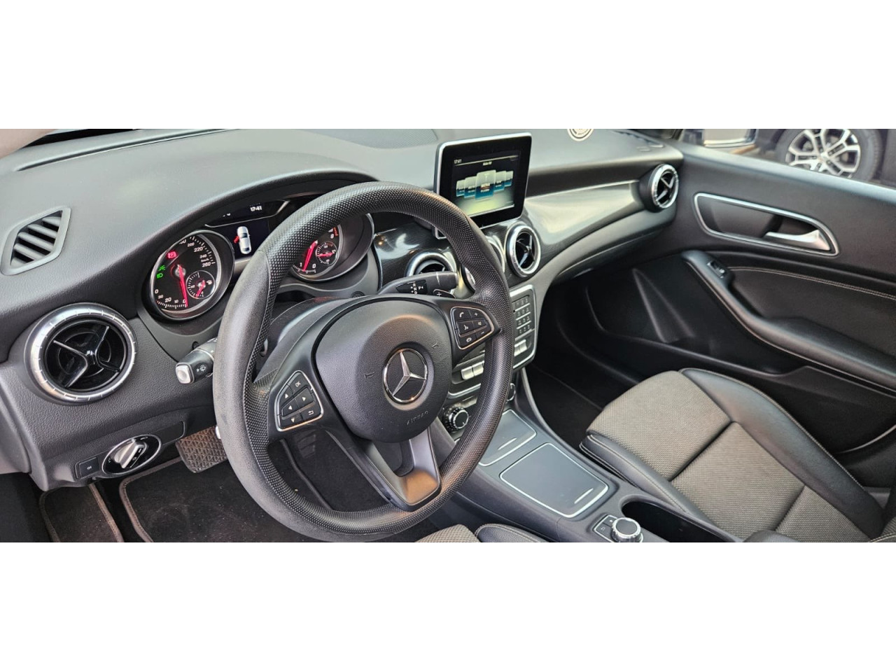 MERCEDES-BENZ CLA 180 1.6 16V 4P CGI TURBO 7G-TRONIC DCT AUTOMÁTICO