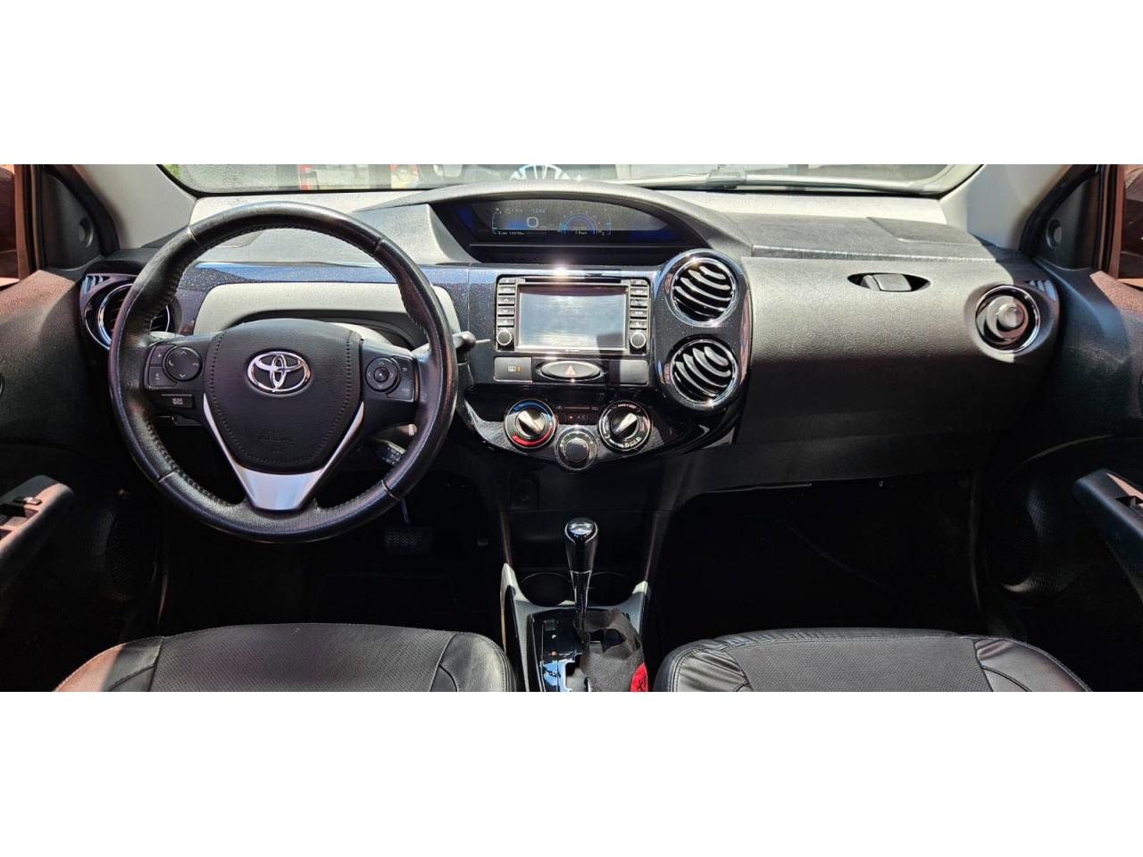 Etios Hatch 1.5 16V 4P FLEX PLATINUM AUTOMÁTICO