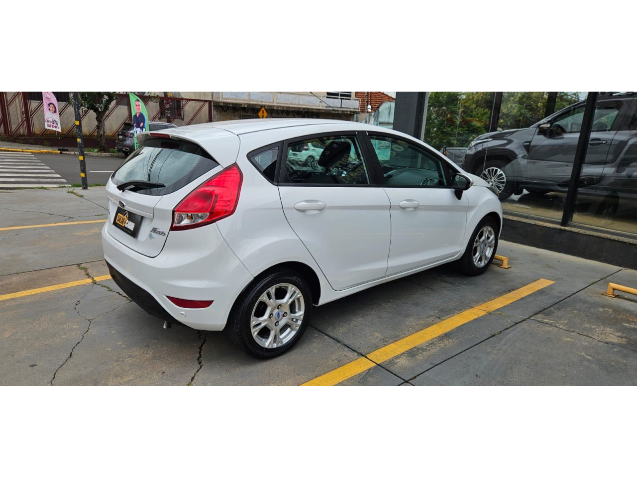 FORD Fiesta Hatch 1.6 4P FLEX SE POWERSHIFT AUTOMÁTICO