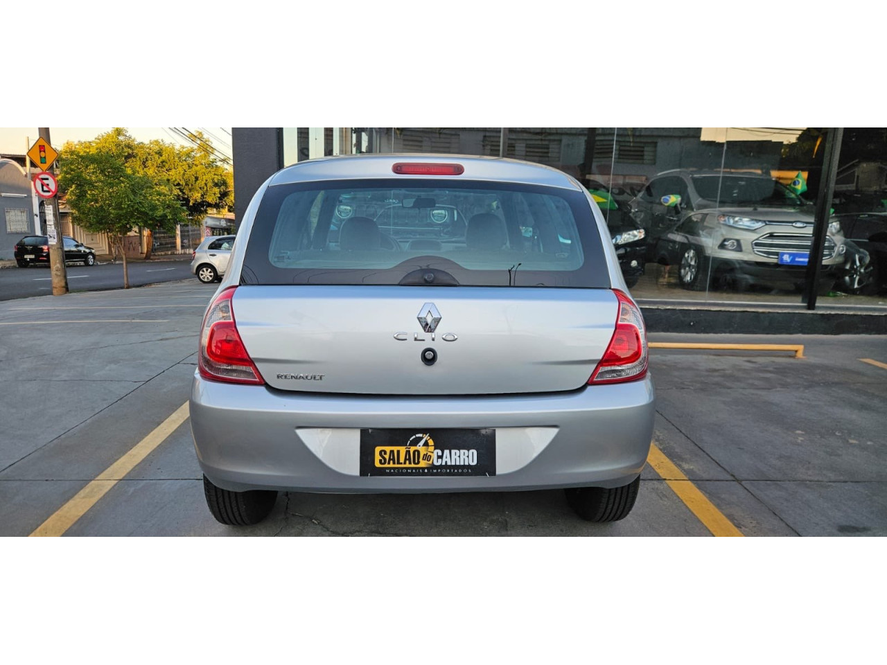 RENAULT Clio Hatch 1.0 16V AUTHENTIQUE