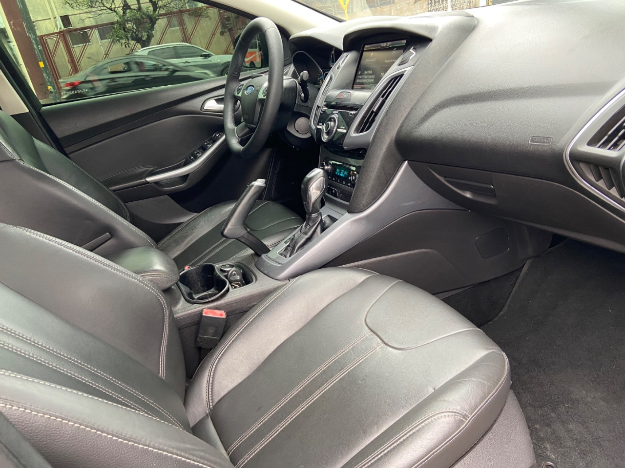FORD Focus Sedan 2.0 16V 4P FLEX TITANIUM POWERSHIFT AUTOMÁTICO