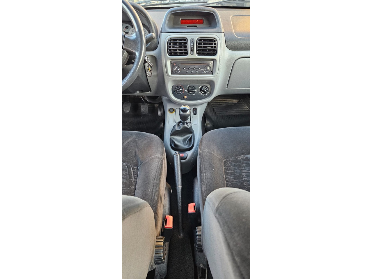 RENAULT Clio Sedan 1.6 16V 4P PRIVILEGE