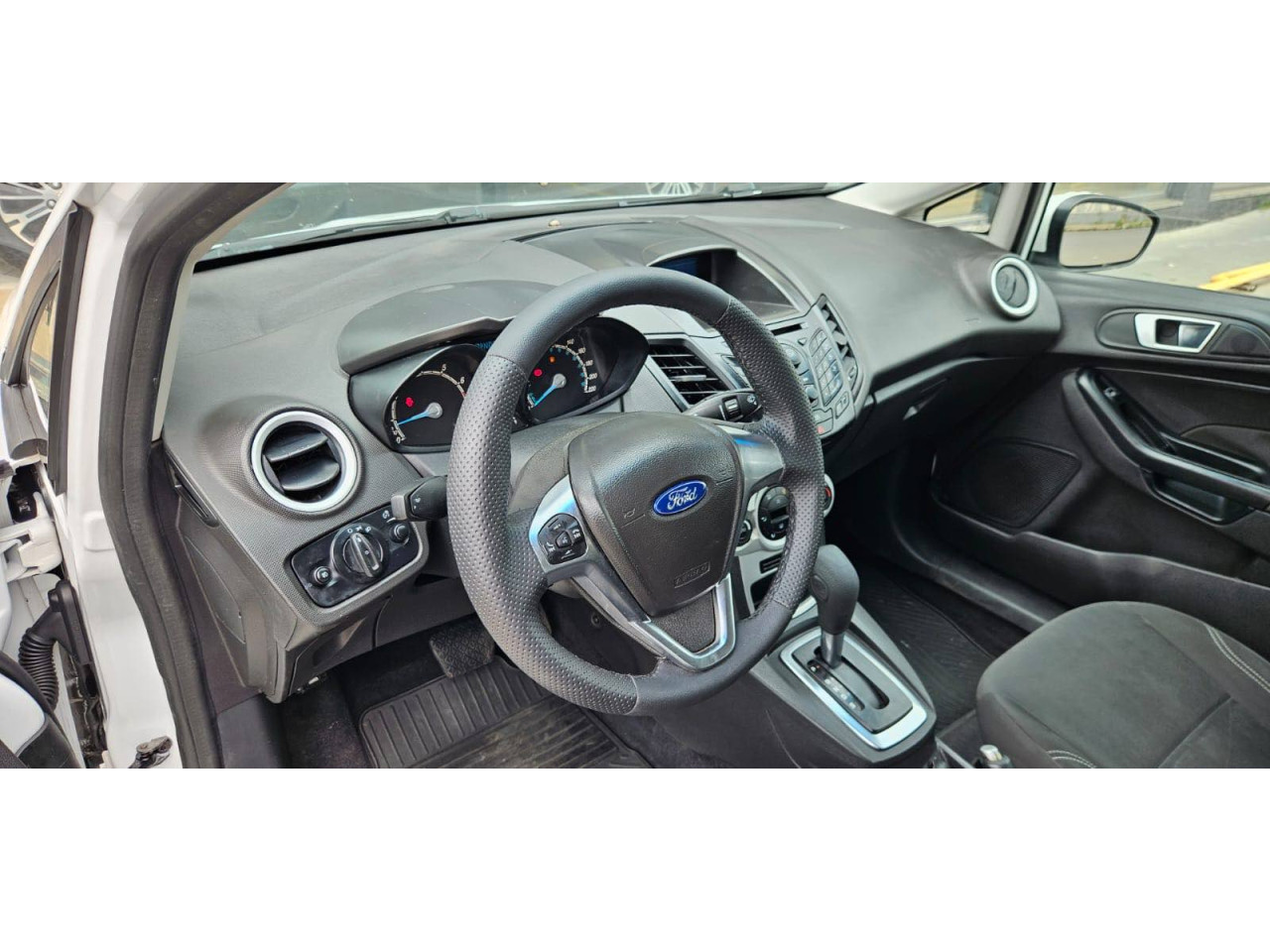 FORD Fiesta Hatch 1.6 4P FLEX SE POWERSHIFT AUTOMÁTICO