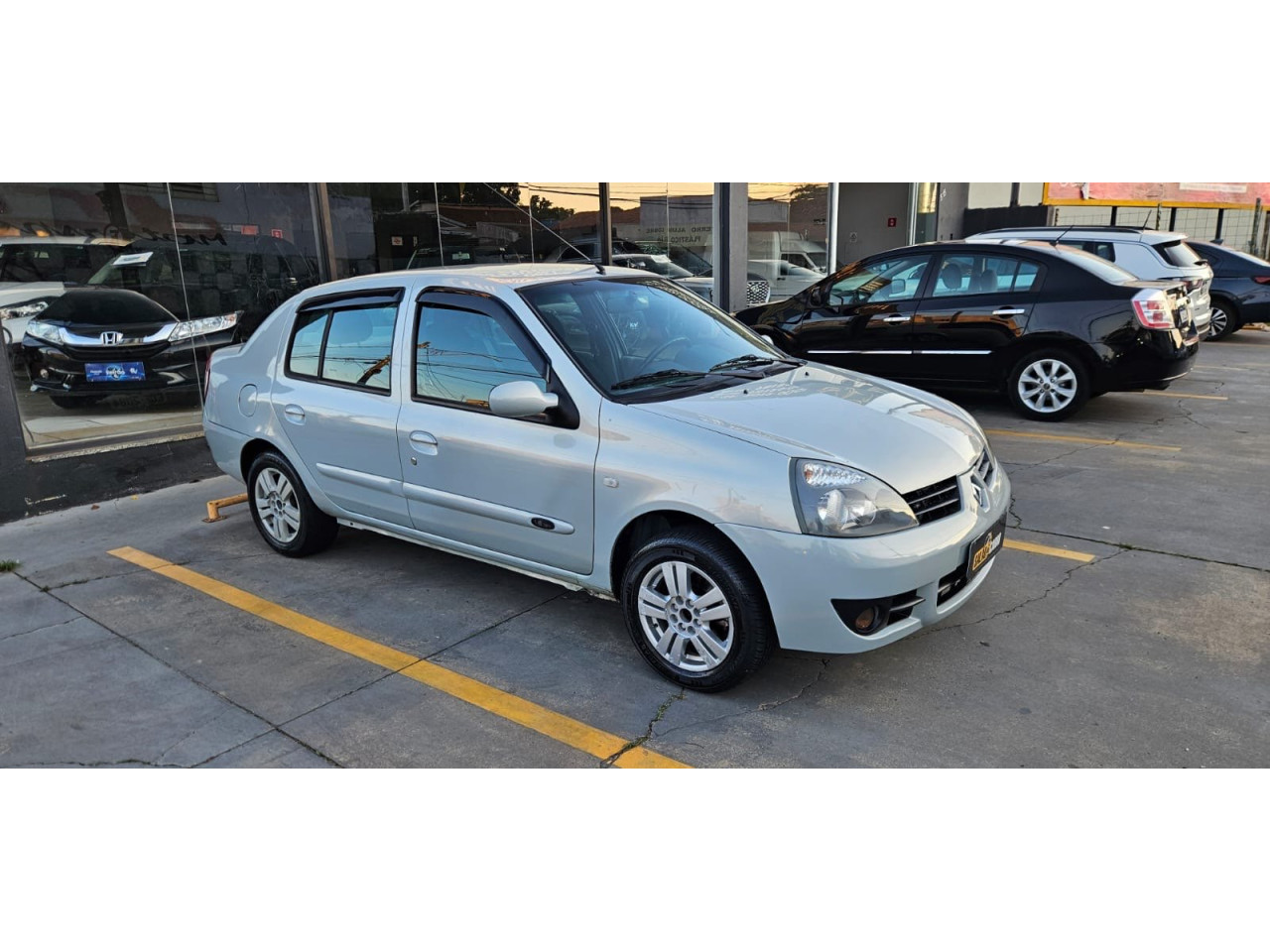 RENAULT Clio Sedan 1.6 16V 4P PRIVILEGE