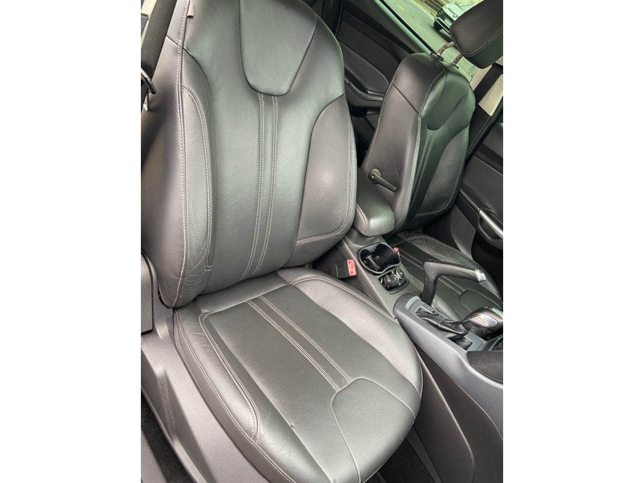 FORD Focus Sedan 2.0 16V 4P FLEX TITANIUM POWERSHIFT AUTOMÁTICO