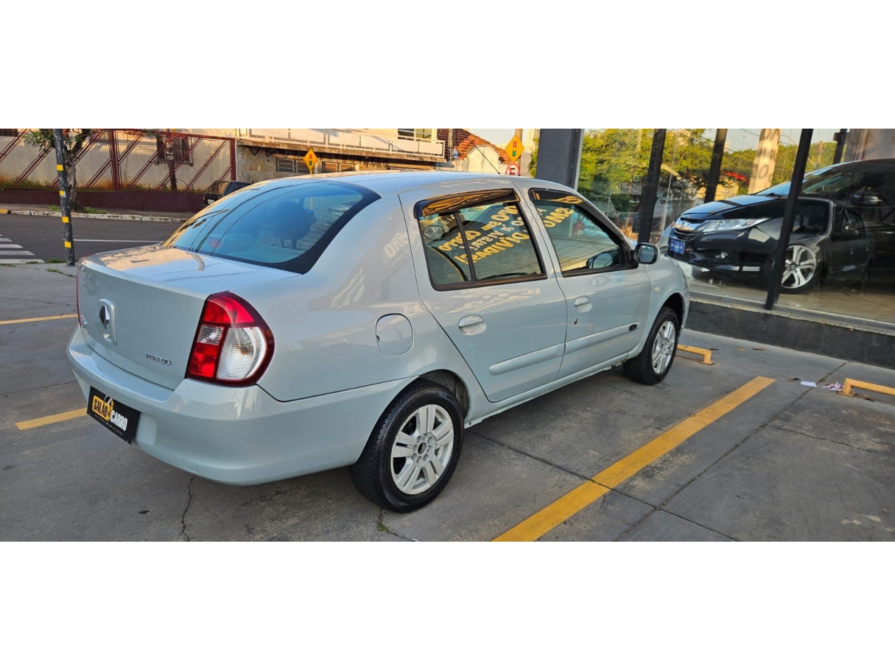 RENAULT Clio Sedan 1.6 16V 4P PRIVILEGE