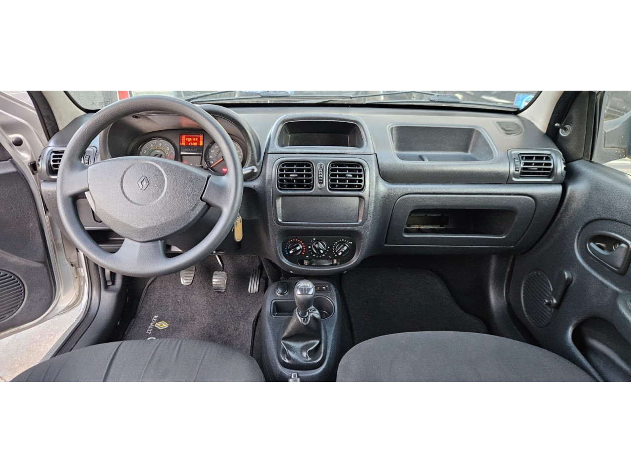RENAULT Clio Hatch 1.0 16V AUTHENTIQUE
