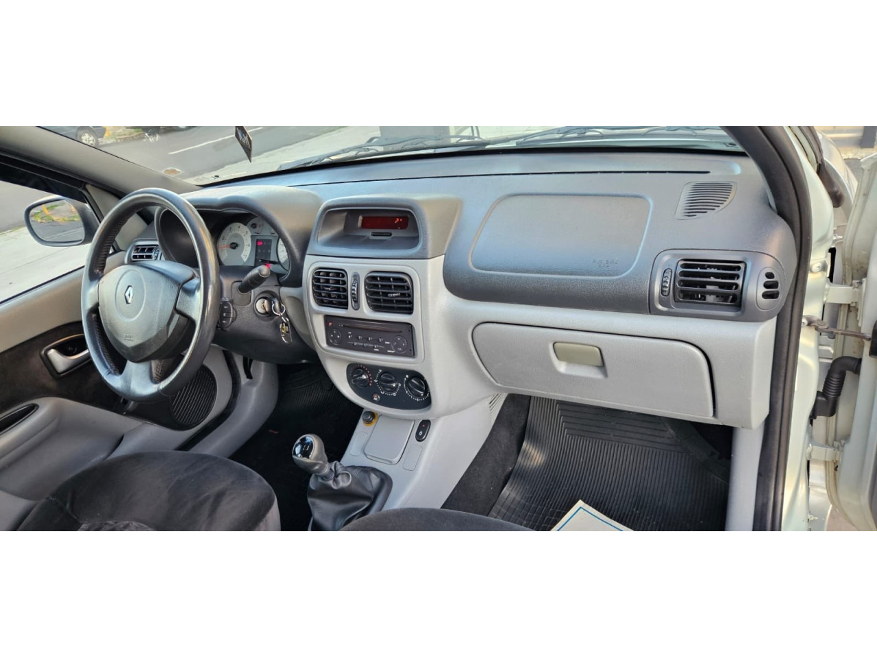 RENAULT Clio Sedan 1.6 16V 4P PRIVILEGE