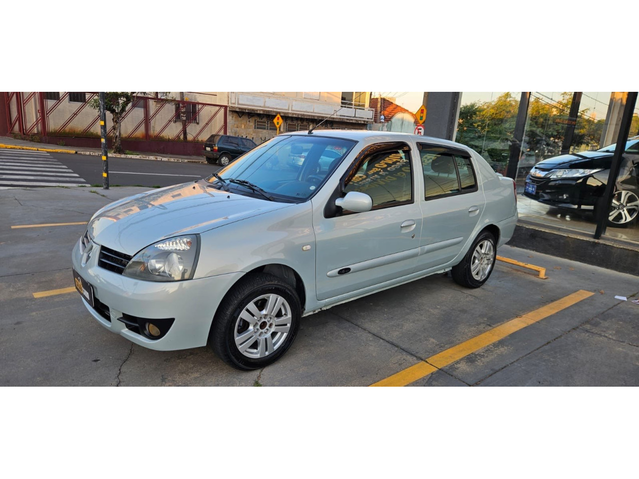 RENAULT Clio Sedan 1.6 16V 4P PRIVILEGE