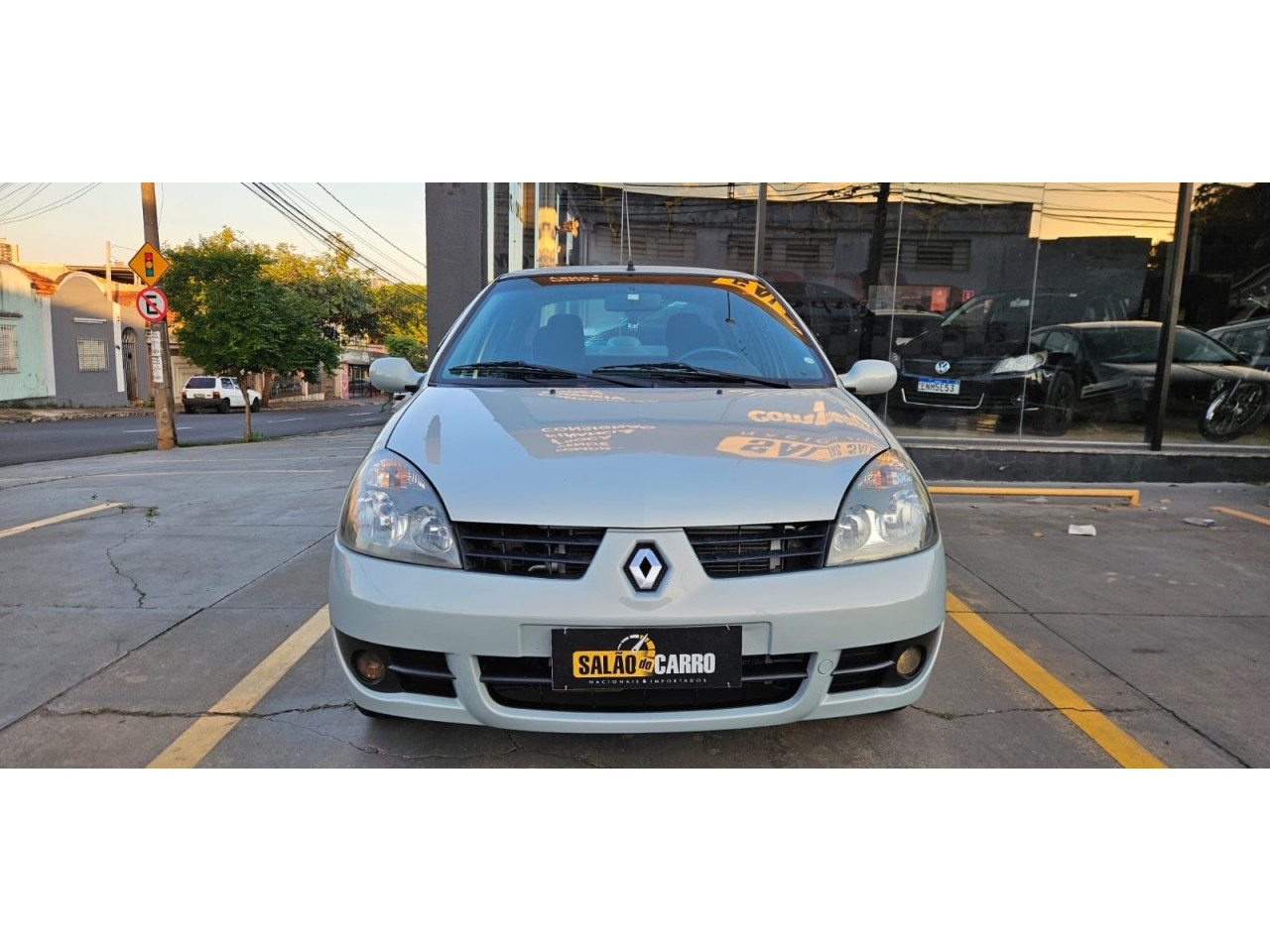 Clio Sedan 1.6 16V 4P PRIVILEGE
