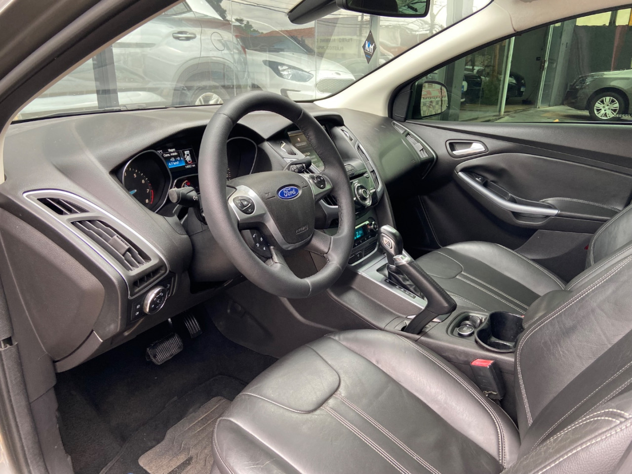 FORD Focus Sedan 2.0 16V 4P FLEX TITANIUM POWERSHIFT AUTOMÁTICO