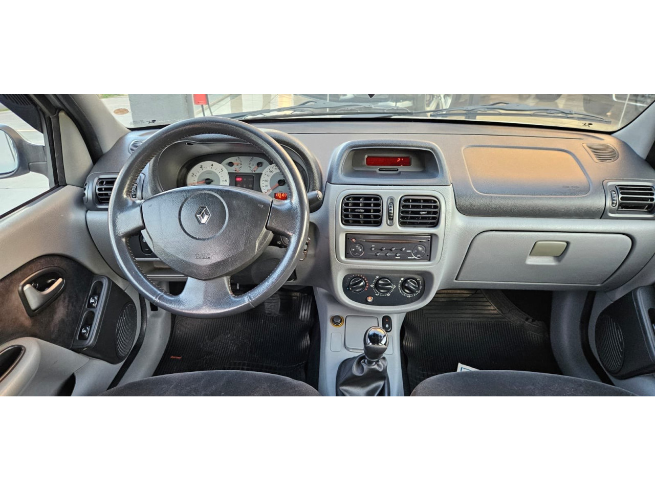 RENAULT Clio Sedan 1.6 16V 4P PRIVILEGE