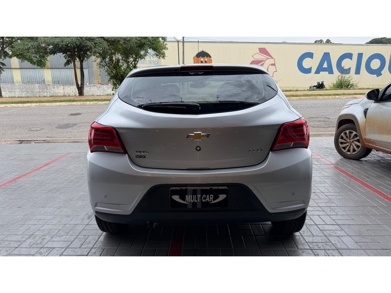 Onix Hatch 1.4 4P FLEX LT