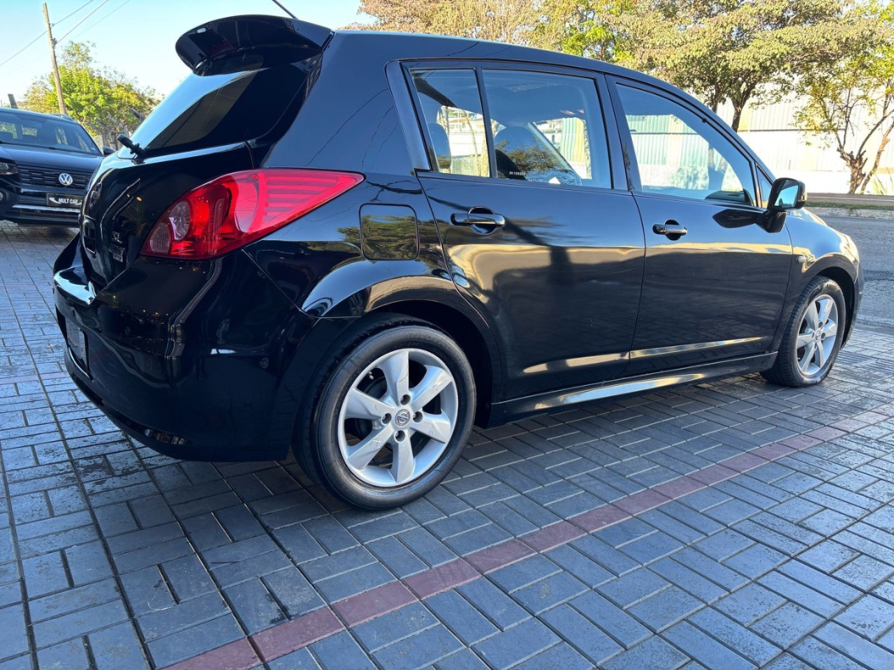 Tiida Hatch 1.8 16V 4P SL FLEX AUTOMÁTICO